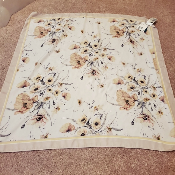Floral square scarf NEW - Picture 2 of 3